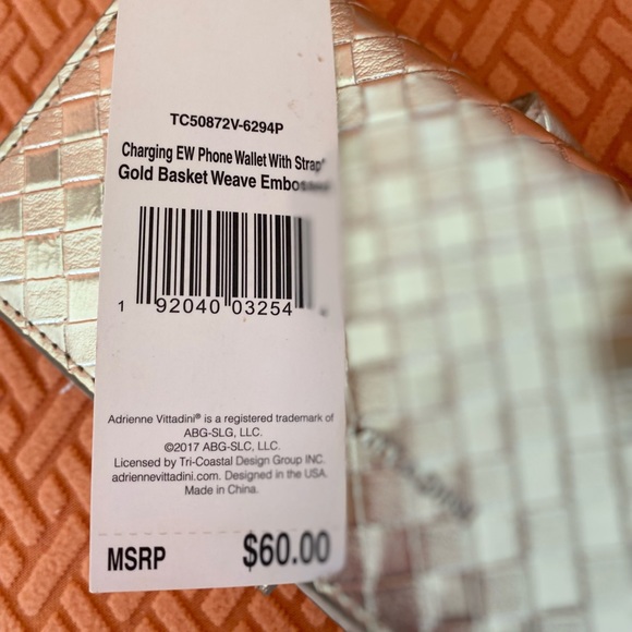 Adrienne Vittadini Wallet crossbody purse and phone charging cord - Picture 7 of 7